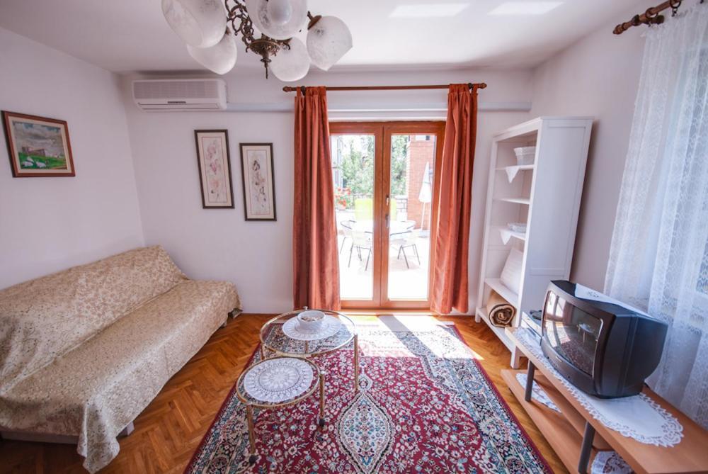 Апартаменты Haus Silvia Ровинь Экстерьер фото